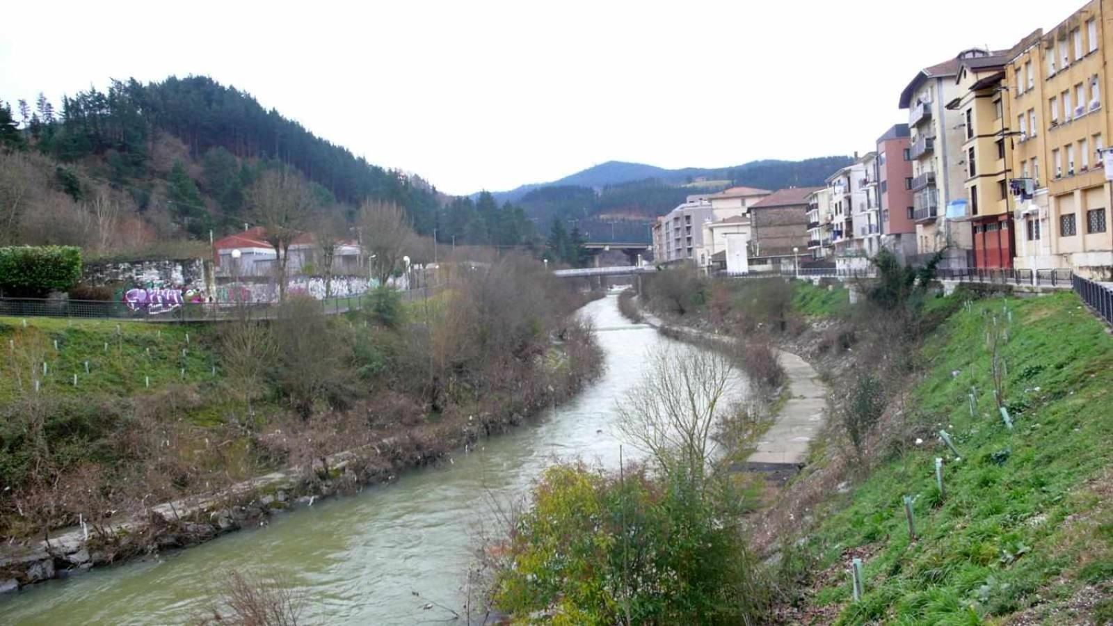 Piso Rio Nervion 15 Minutos Bilbao Lägenhet Ugao-Miraballes Exteriör bild